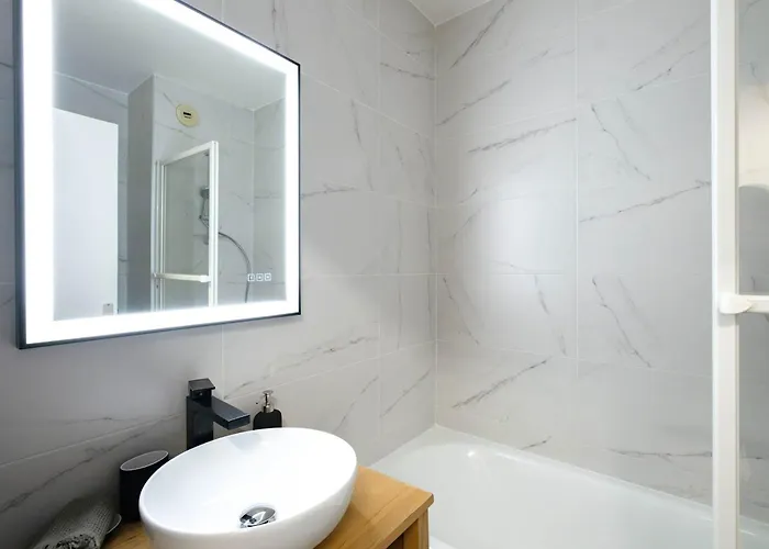 Modern Flat With Balcony Opera & Saint-lazare Apartment Paris